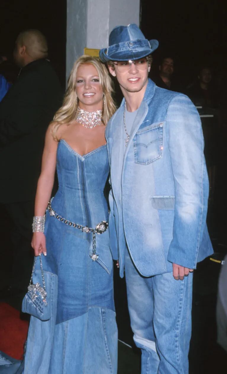 Coti Romero se animó a un outfit noventoso que tiene como protagonistas a Britney Spears y Justin Timberlake