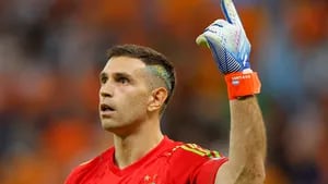 Qué hizo Dibu Martínez con la camiseta que atajó contra Holanda en el Mundial Qatar 2022.