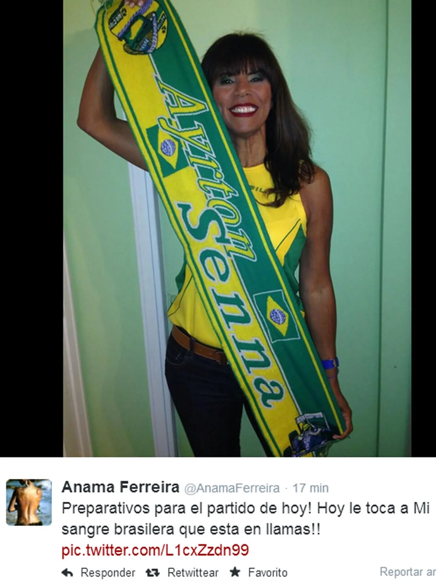 Anamá Ferreira alentando a Brasil en el Mundial (Foto: Twitter)