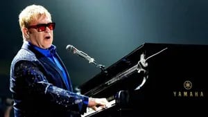 Un piano de Elton John y la guitarra de Prince, entre los artículos subastados este fin de semana