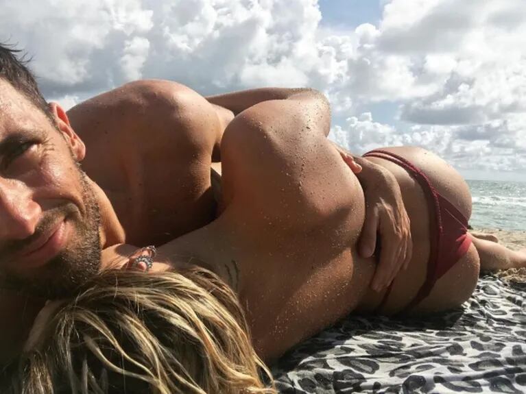 Las vacaciones súper apasionadas de Noelia Marzol con su nuevo novio en Miami: mimos hot en la arena y surf aventurero 
