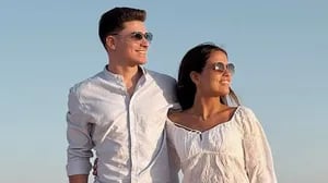 Las románticas vacaciones playeras de Julián Álvarez con su novia Emilia Ferrero en Dubai.
