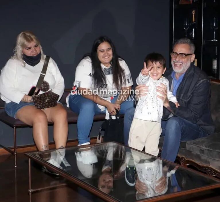 Las fotos de la cena familiar de Jorge Rial luego de que Morena confirmara su embarazo: buena onda con El Maxi, risas con su nieto y Rocío
