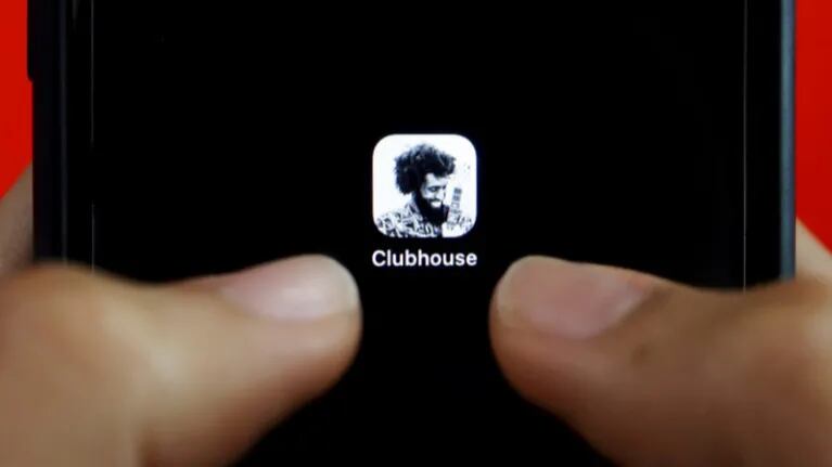 Clubhouse añade los mensajes directos entre usuarios, individuales o en grupo. Foto: Reuter.