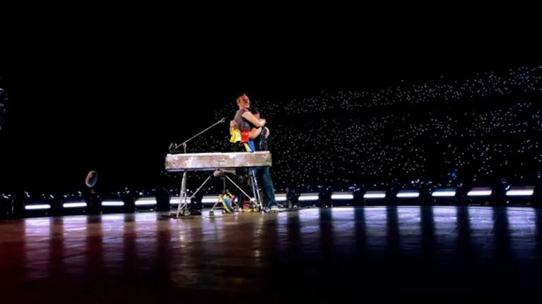 Manuel Turizo y Coldplay cantaron juntos La Bachata: noche mágica en Bogotá