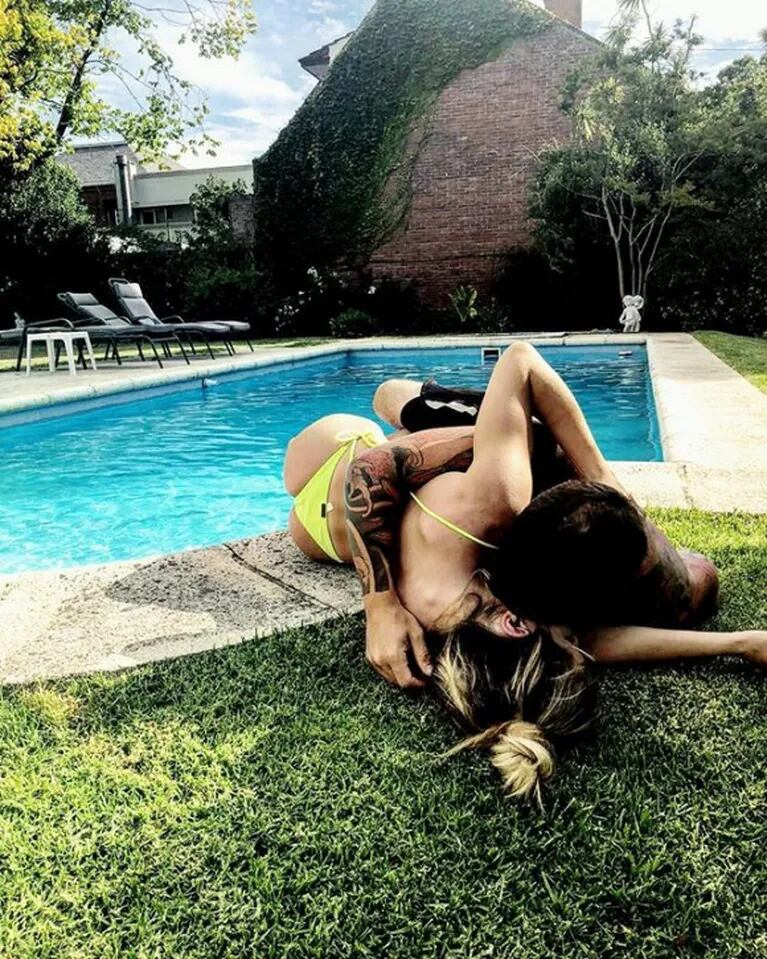La apasionada foto de Fede Bal y Laurita Fernández en la pileta: "Besos así para toda la vida" 