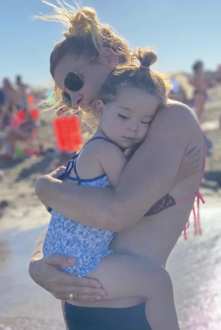 Eugenia Tobal publicó las fotos más dulces de su hija de vacaciones: "No puedo dejar de mirarte"