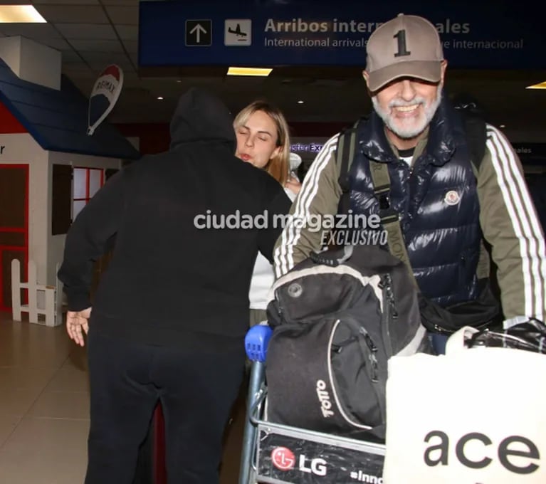 En fotos: Jorge Rial regresó de España con su novia y su hija Rocío los fue a buscar