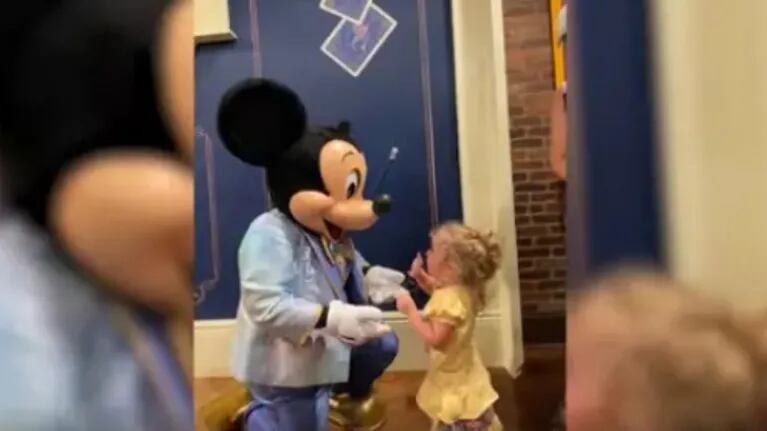La emotiva reacción de esta niña al conocer Disneyland