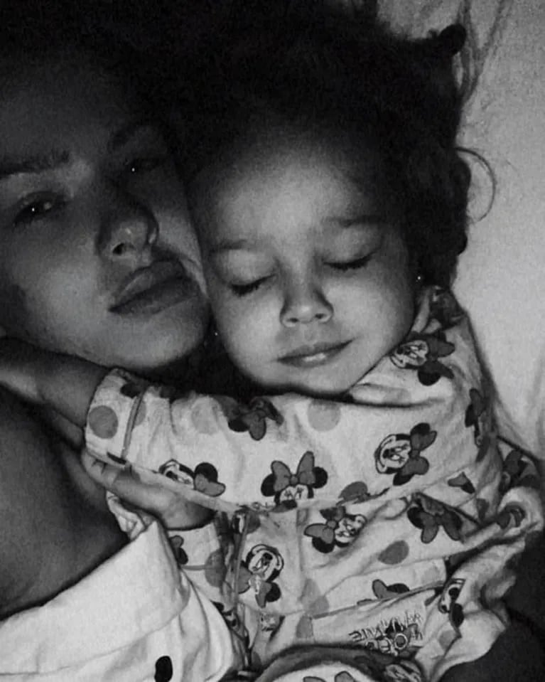 Las fotos del cariñoso despertar de China Suárez con su hija Magnolia: "Feliz sábado para 'todxs'"
