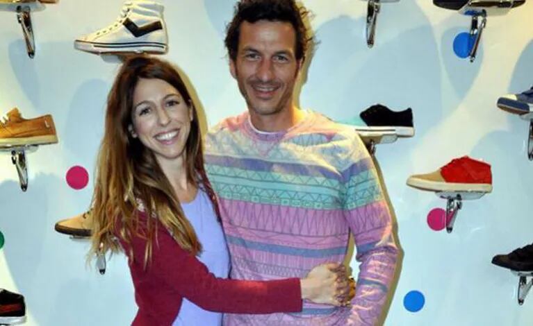 Florencia Bertotti y Federico Amador, una pareja enamorada (Foto: Twitter).