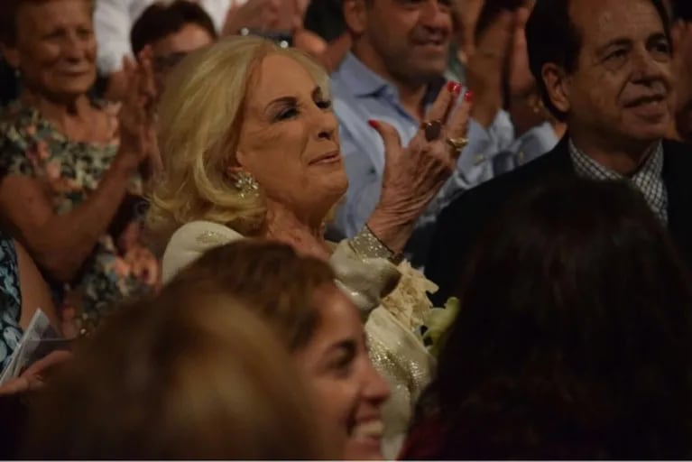 Mirtha Legrand aplaudió de pie a Julio Chavez y Adrián Suar, en Un rato con él 