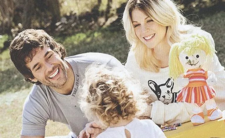 Mariano Martínez con su mujer Juliana y su hija Olivia. (Foto: Revista ¡Hola! Argentina).