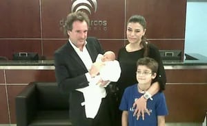 Marcelo Pocovi con su hijo Malek, Zulemita Menem y Luca. (Foto: Santiago Zeyen)