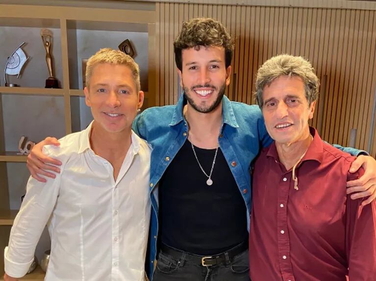 Sebastián Yatra fue a ver a Adrián Suar y Diego Peretti al teatro: el video de la imperdible salida