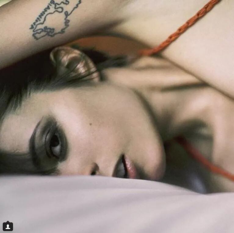 Los singulares tatuajes de la actriz Carla Quevedo: tiene las islas Malvinas con los nombres de Dalma y Gianinna Maradona