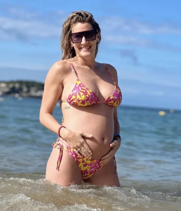 Mica Viciconte mostró su pancita de embarazo desde las playas de Brasil: "Esperando tus primeras pataditas"