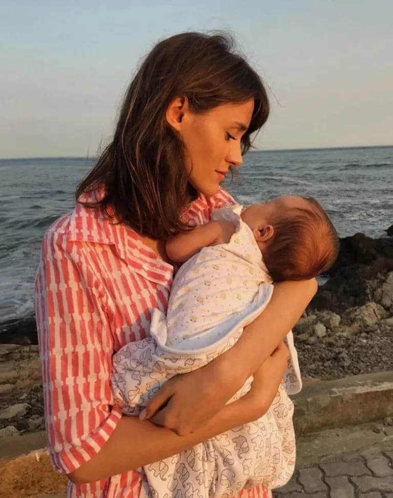 Katja Martínez compartió una sensual foto a tres meses de haberse convertido en mamá