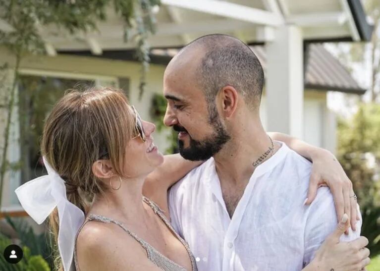 Abel Pintos y Mora Calabrese intercambiaron románticos posteos por su primer aniversario de casados: "Gracias por la felicidad"