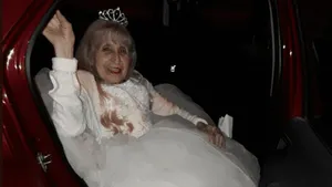 Adela tiene 90 años y cumplió el sueño de tener su fiesta de 15