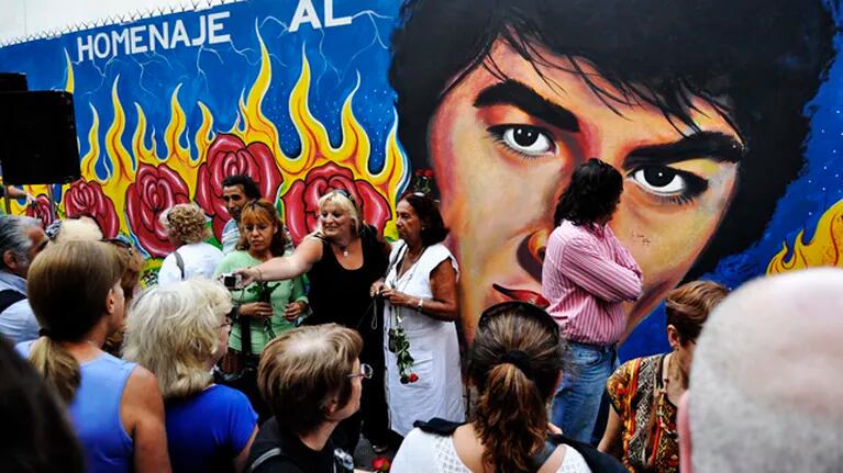 Se inauguró un mural en homenaje a Sandro