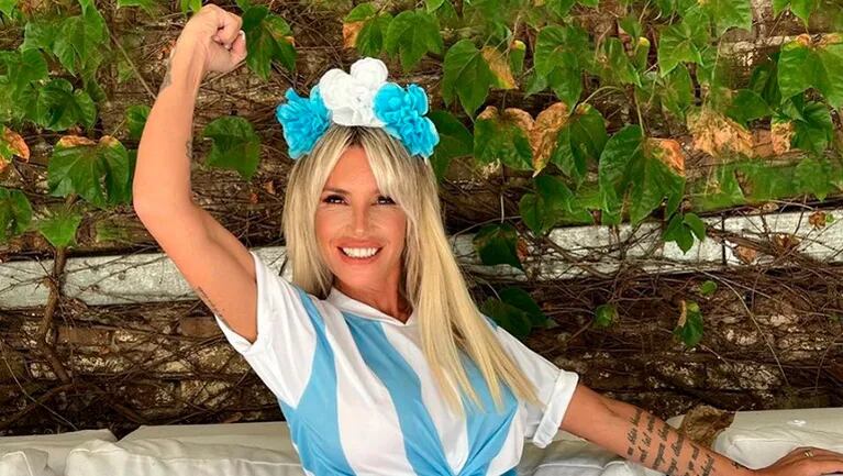 Flor Peña festejó el triunfo de la Selección Argentina en el Mundial Qatar 2022 con una sensual microbikini.