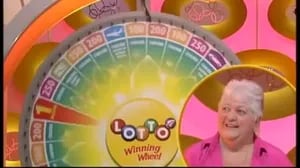 De la emoción al susto: una señora ganó 200 mil dólares en un juego de TV... y se descompensó 