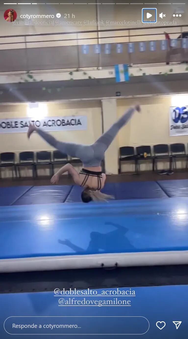 Video: la arriesgada prueba acrobática de Coti Romero en un ensayo