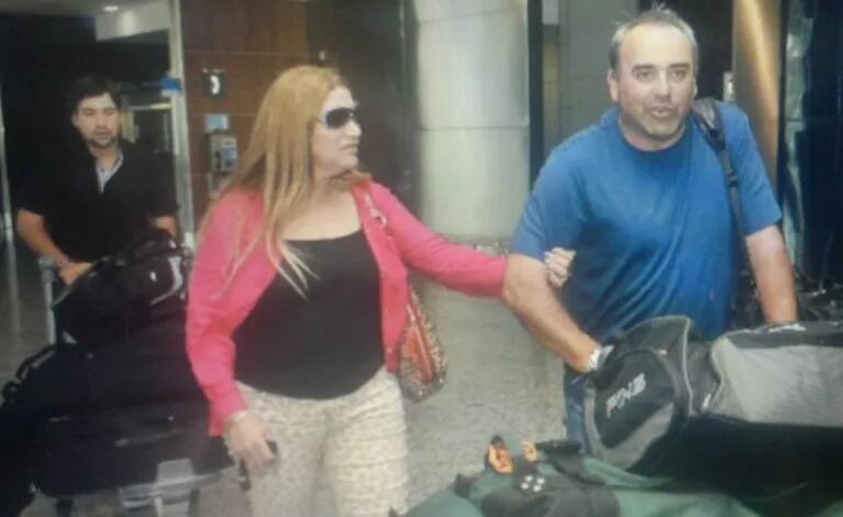 Pato Cabrera y su ex mujer Silvia, en el aeropuerto. (Foto: Twitter)