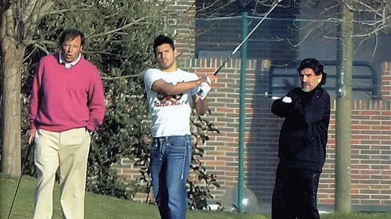 Diego Maradona y Sergio Agüero tomaron clases de golf en Madrid