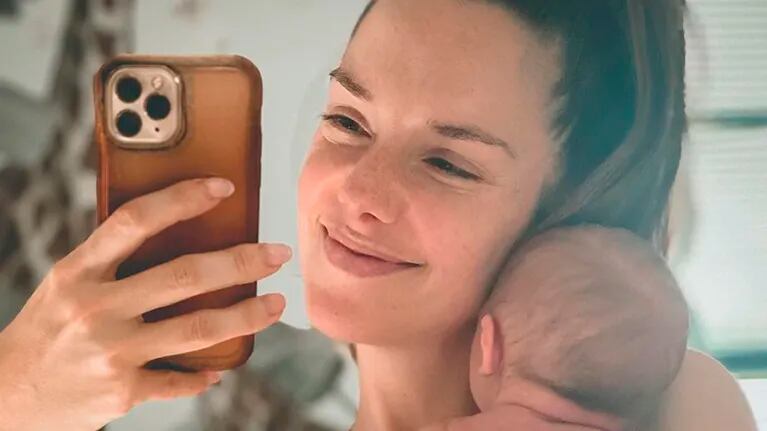 Las tiernas selfies de Julieta Nair Calvo con su bebé recién nacido: Descubriéndonos