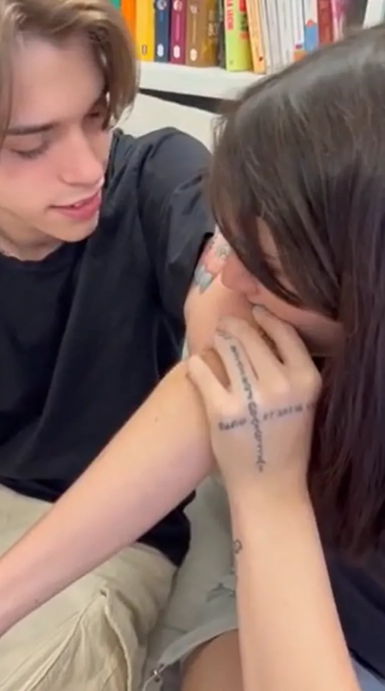 Felipe Fort y su novia se hicieron un tattoo muy particular: se mordieron y grabaron la marca de sus dientes