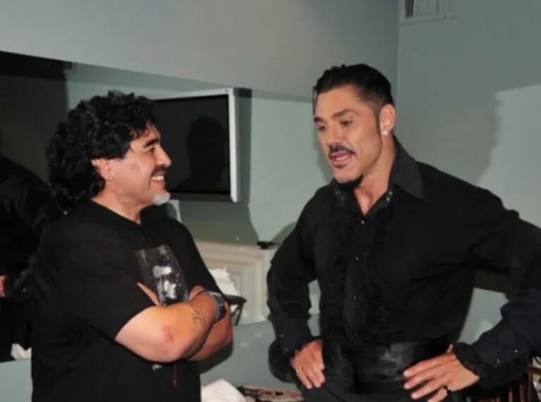 La sorprendente anécdota detrás de la foto viral de Diego Maradona con Ricardo Fort: visita inesperada y un reloj de diamantes