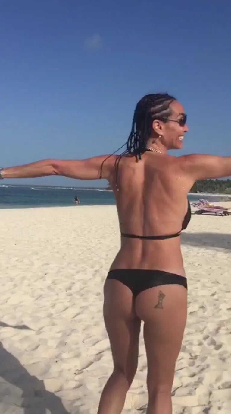 Las paradisíacas vacaciones de Mora Godoy en República Dominicana... ¡con tattoo hot en la cola!