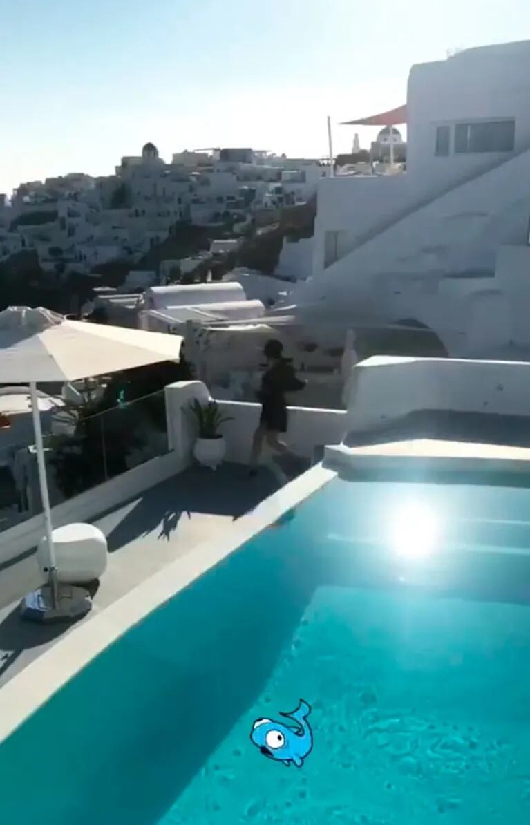 Los días de amor y relax de Úrsula Corberó y Chino Darín en Grecia: "Las vistas de Santorini" 