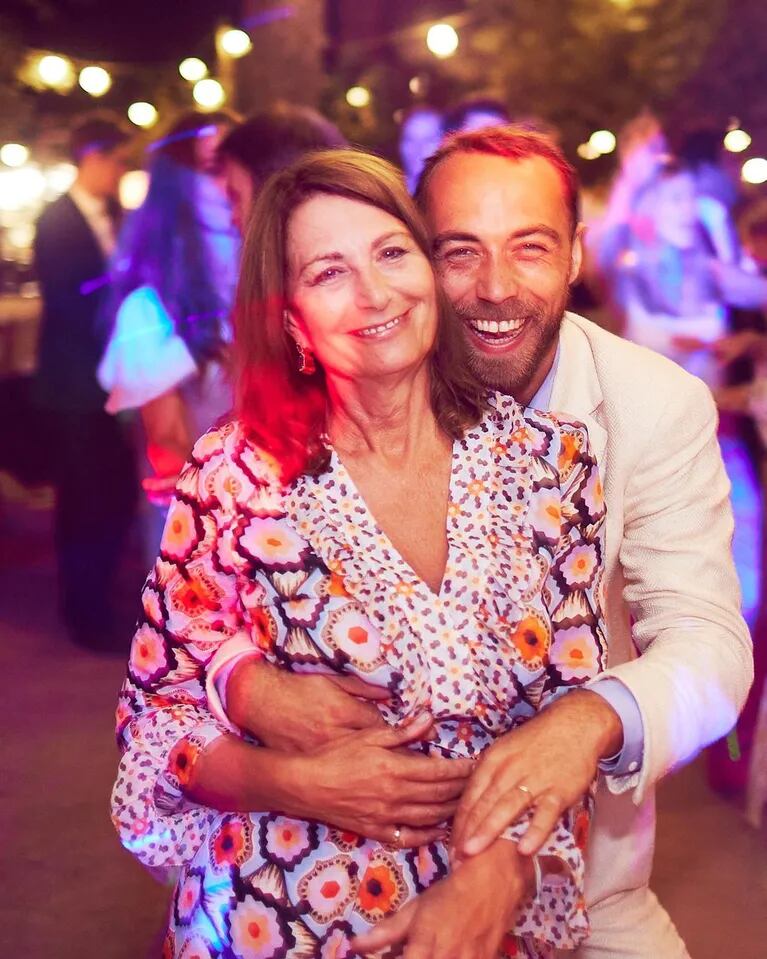 James Middleton y Carole, su madre (Instagram)