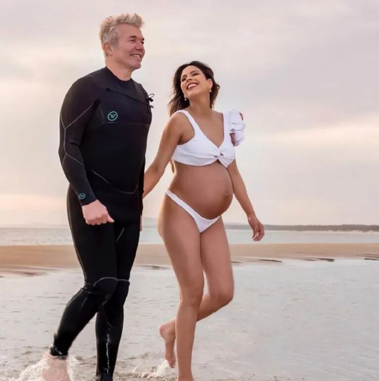 Barby Franco lució su pancita de embarazada con Fernando Burlando en la playa a días de convertirse en mamá