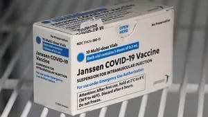 J&J retrasa entrega de su vacuna en Estados Unidos por un error de producción. Foto: AP.