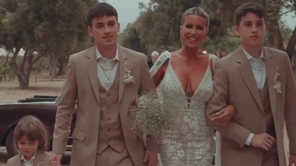 Florencia Peña llevó un despampanante vestido en su boda con Ramiro Ponce de León: "Celebrando el amor"