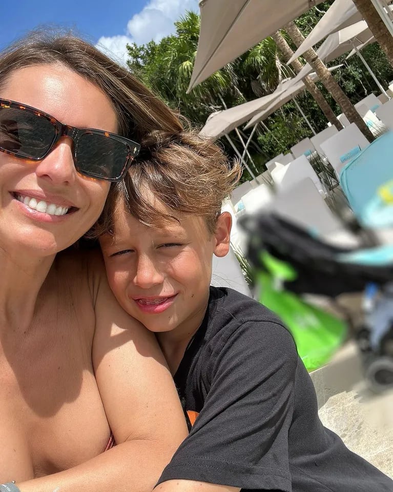 Pampita disfruta de las vacaciones con sus hijos en Cancún a días de cumplir 46 años