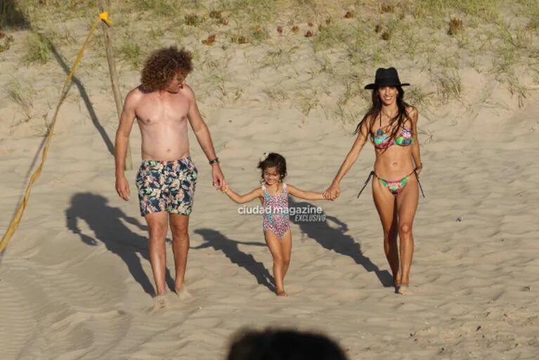 Las fotos más lindas de Gabriela Sari y Rulo Schijman en la playa junto a su hija Donna