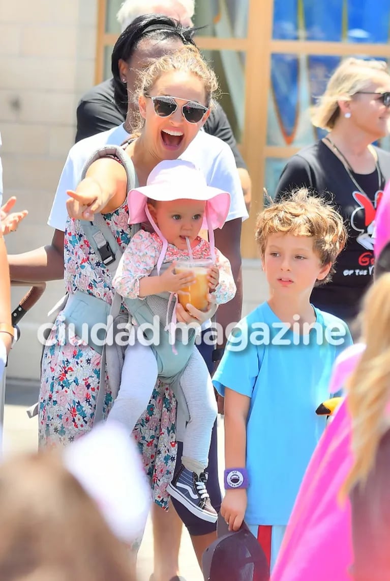 La salida familiar de Natalie Portman con su marido y sus hijos en Disneyland