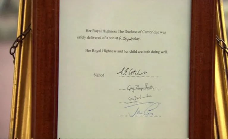 El documento oficial con el anuncio del nacimiento del bebé real. (Foto: BBC)