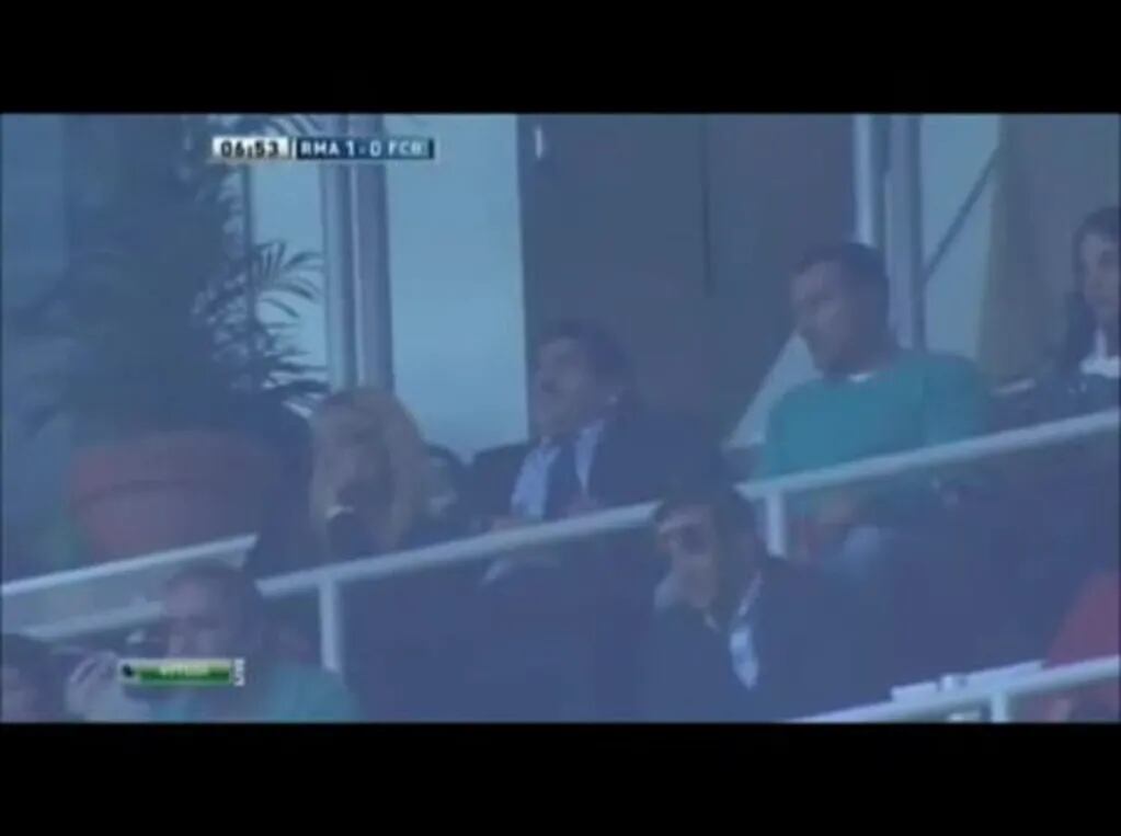 Diego Maradona y Rocío Oliva en Real Madrid-Barcelona