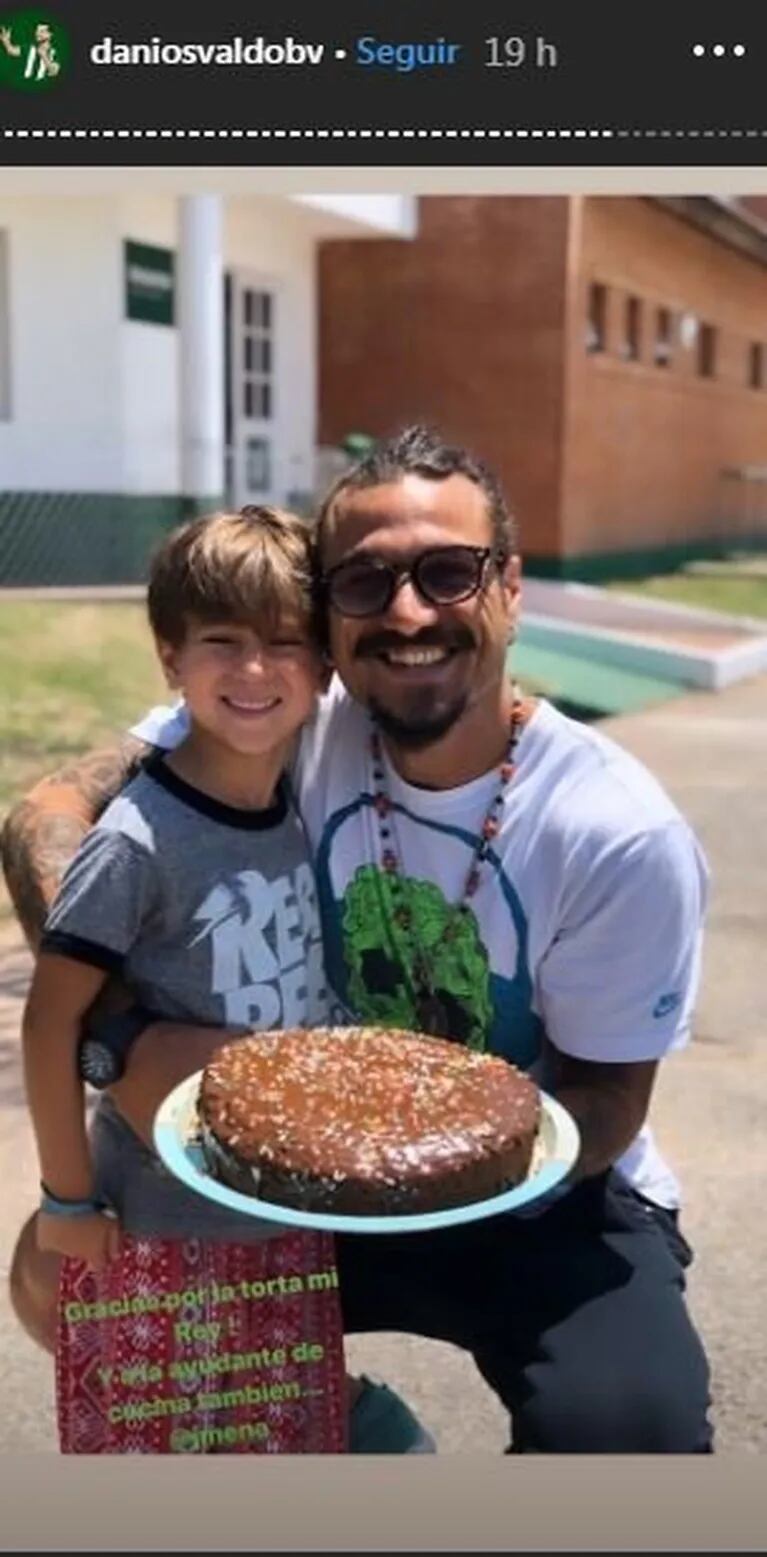 El regalo de Momo para Daniel Osvaldo por su cumple: una torta que hizo con ayuda de Jimena Barón