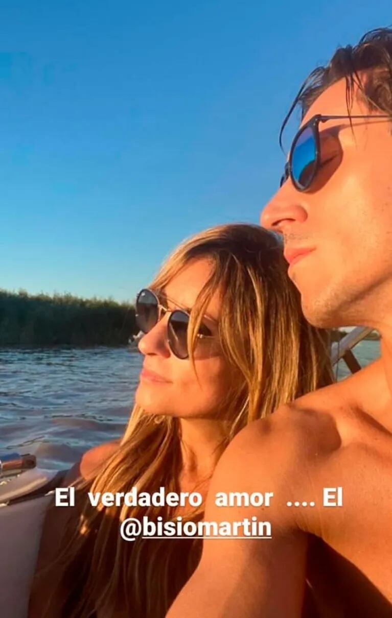 La apasionada tarde de río de Marcela Tauro y su novio, Martín Bisio: lomazos y muchos mimos al sol