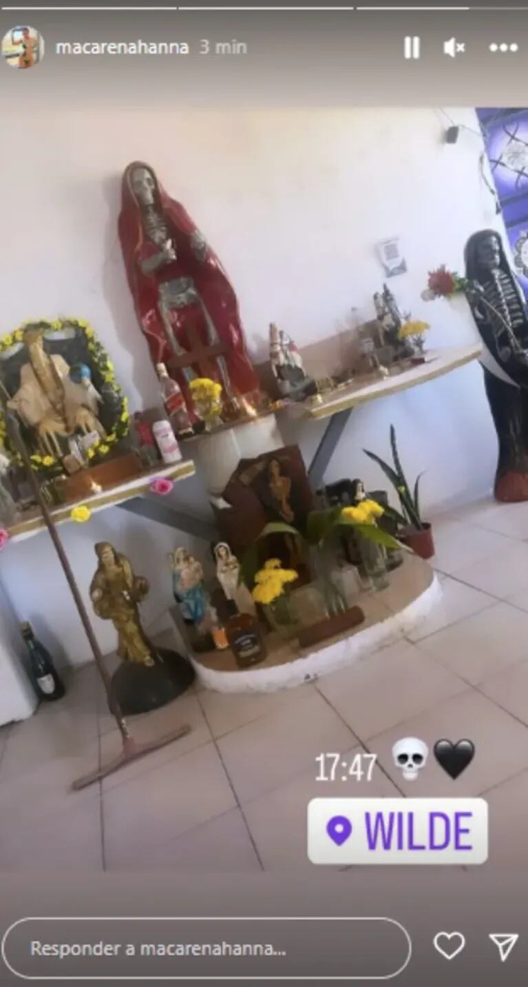 La nueva novia de L-Gante pidió por la liberación del artista frente a su altar dedicado a San La Muerte: la foto