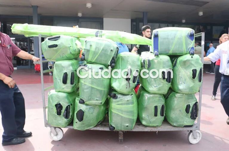 Wanda Nara y Mauro Icardi llegaron al país para pasar las Fiestas en familia: ¡despacharon 12 valijas!