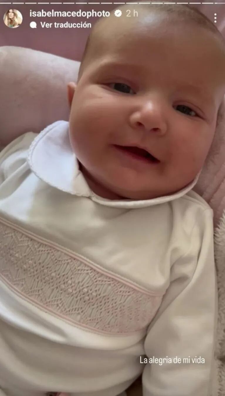 Isabel Macedo compartió una foto de cuando era bebé y sorprendió con el parecido con su hija Julia