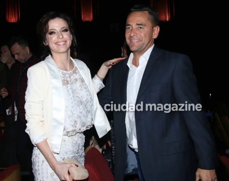 Mercedes Funes y su novio, Cecilio Flemati, cariñosos en la avant premiere de la película de la actriz